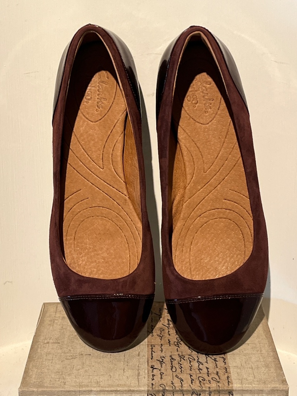 Clark's Indigo Burgundy Suede & Patent Leather Ballet Flats - 9M